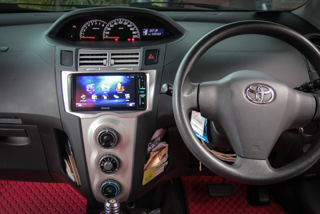 TOYOTA YARIS KENWOOD DNR935WBT 